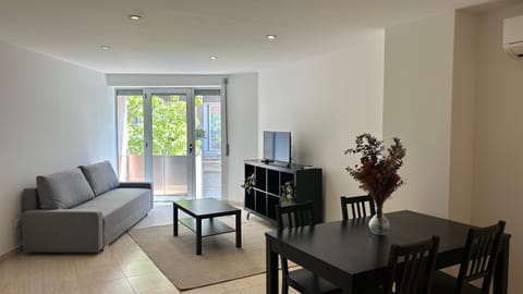 TV and multimedia, Living room, Dining area