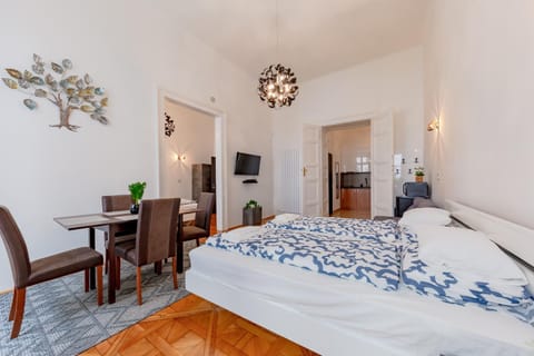 Bed, Living room