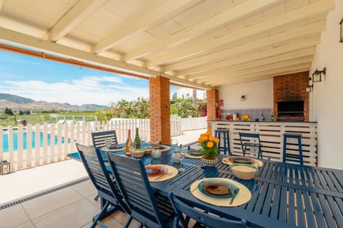 Patio, Day, Natural landscape, View (from property/room), Balcony/Terrace, Dining area, Mountain view, Pool view, Swimming pool, sunbed