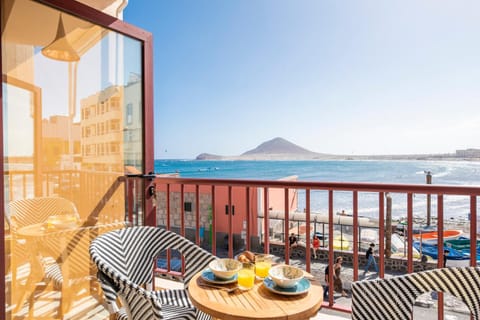 Natural landscape, View (from property/room), Balcony/Terrace, Food and drinks, Sea view