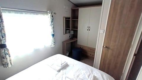 Bedroom, wardrobe