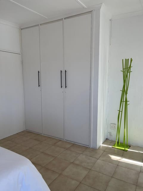 Photo of the whole room, Bedroom, wardrobe