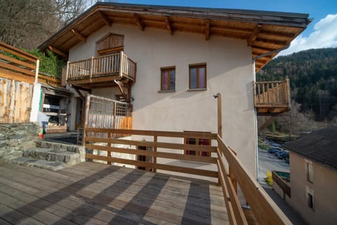 Property building, Balcony/Terrace, Balcony/Terrace