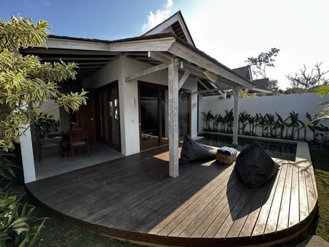 Property building, Patio, Day, Garden, View (from property/room), Balcony/Terrace, Living room, Seating area, Garden view
