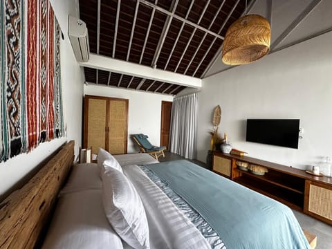 Bed, TV and multimedia, Photo of the whole room, Bedroom