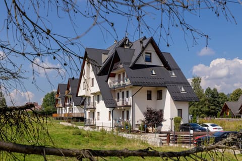 Property building, Off site, Day, Location