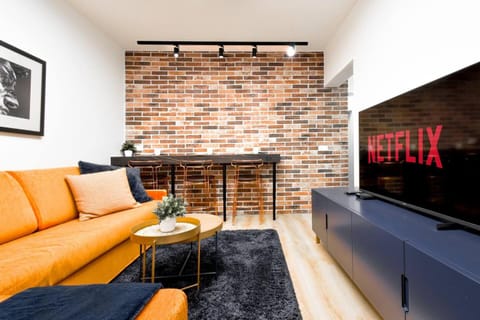 TV and multimedia, Living room, Seating area, Evening entertainment