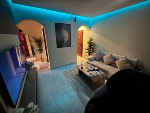 Massage, TV and multimedia, Living room, Photo of the whole room, Decorative detail, furniture, minibar
