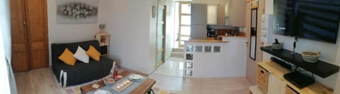 Communal lounge/ TV room, Breakfast