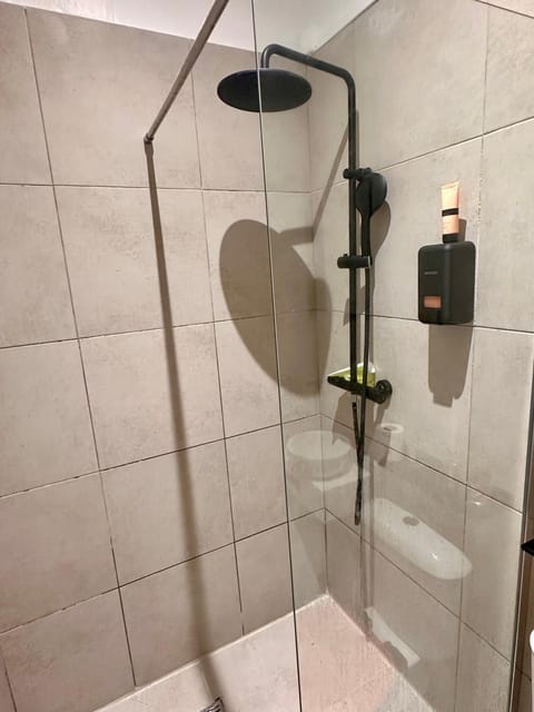 Shower, Bathroom, towels