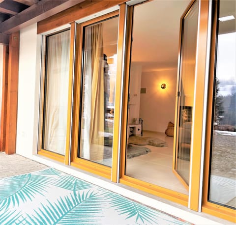 Patio, Facade/entrance