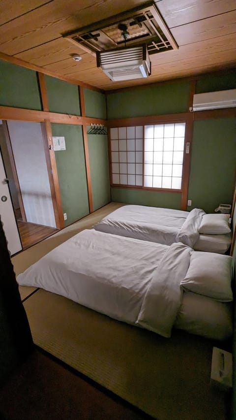 Bed, Bedroom, air conditioner