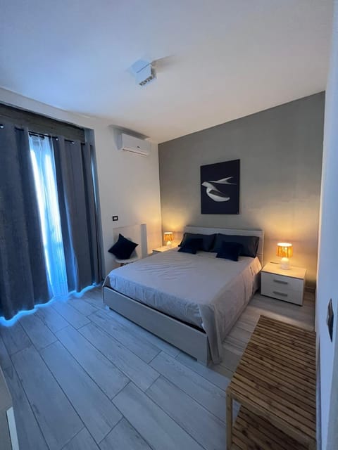 Bed, Photo of the whole room, Bedroom, air conditioner