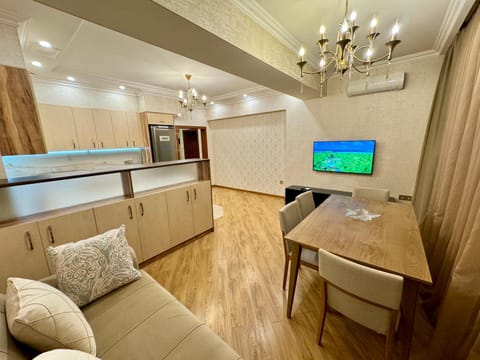 Communal lounge/ TV room, TV and multimedia, Kitchen or kitchenette, Living room, Seating area, Dining area, Evening entertainment, minibar