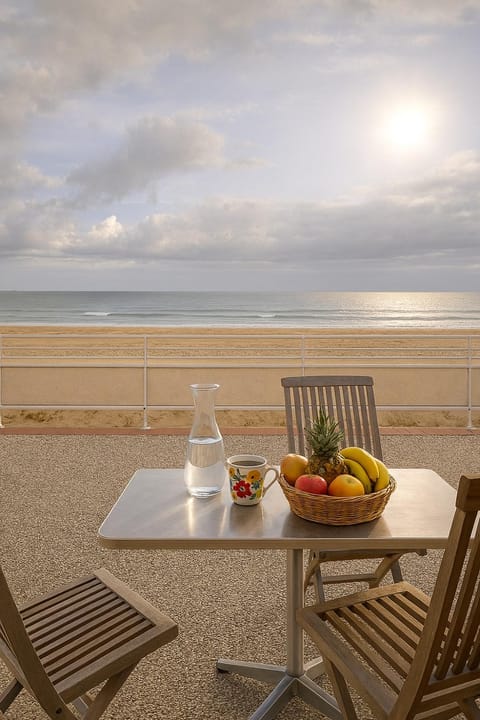 Day, Natural landscape, View (from property/room), Balcony/Terrace, Dining area, Beach, Sea view
