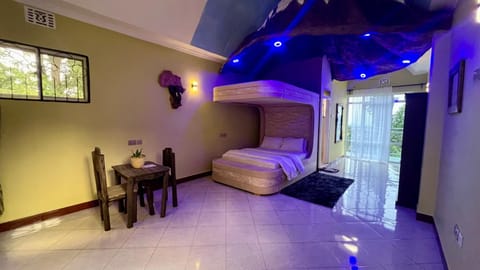Bed, Living room, Photo of the whole room, Seating area, Dining area, Bedroom