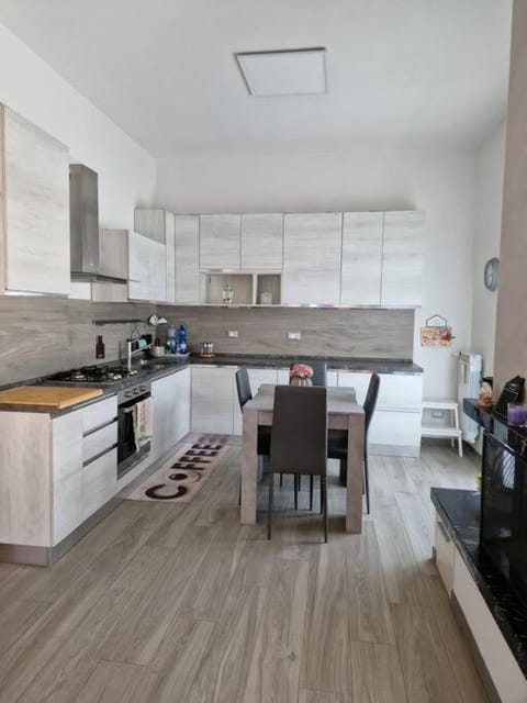 Kitchen or kitchenette, Dining area, dishwasher, pet friendly, stove