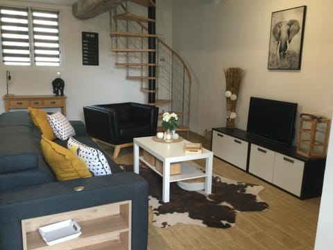 Communal lounge/ TV room, TV and multimedia, Living room