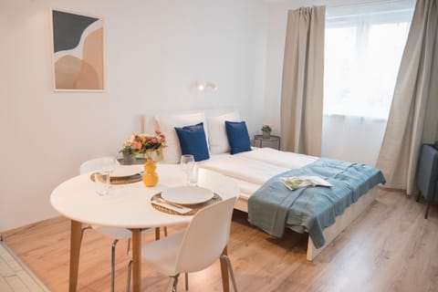 Bed, Dining area
