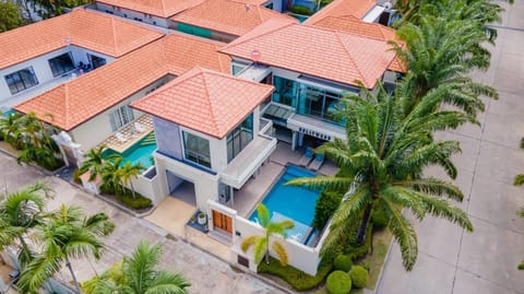 Property building, Day, Bird's eye view, Garden, Garden view, Pool view, Swimming pool
