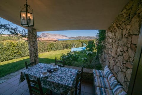 Patio, Natural landscape, Garden, Garden, View (from property/room), Dining area, Garden view