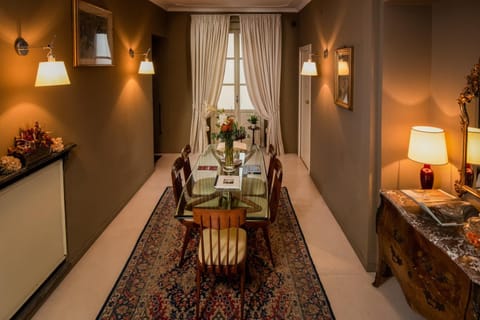 Seating area, On site