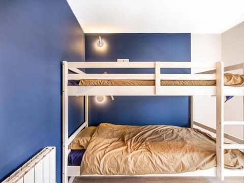 Bedroom, bunk bed