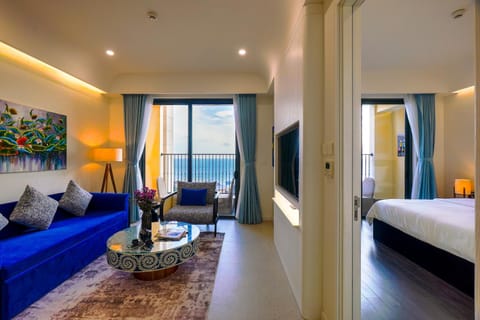 Bed, Natural landscape, Living room, Photo of the whole room, Seating area, Bedroom, Sea view