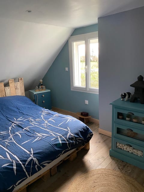 Bed, Photo of the whole room