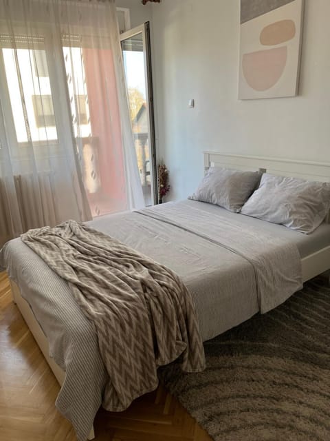 Bed, Living room, Photo of the whole room