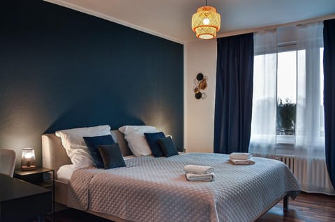 Bed, Bedroom, Street view, cot, soundproof, towels