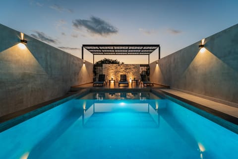 Facade/entrance, Swimming pool