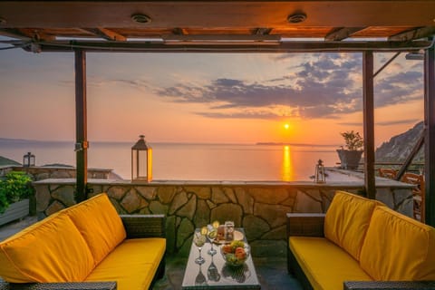 Mountain view, Sea view