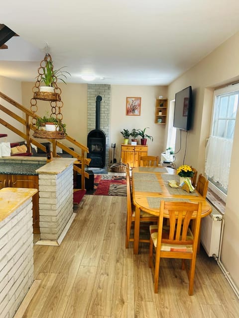 Property building, Restaurant/places to eat