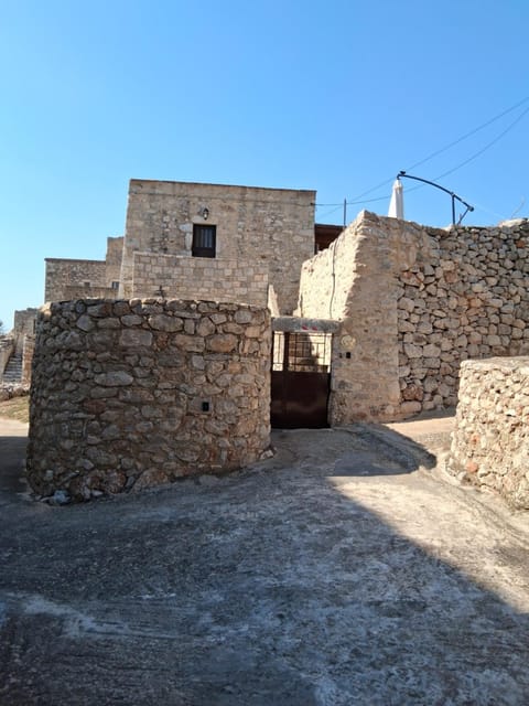 Property building, Facade/entrance, Day
