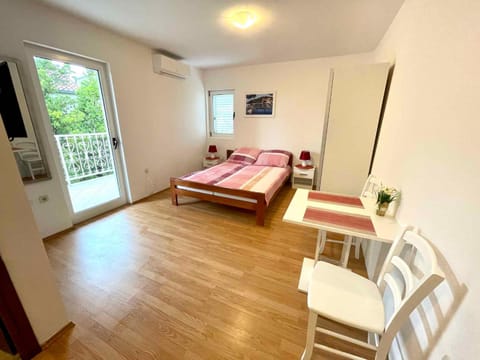 Summer, Bedroom