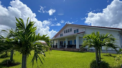 Property building, Day, Garden, Garden view