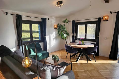 Seating area, Dining area