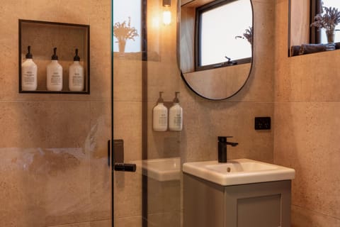 Bicheno Garden Cottages House in Bicheno