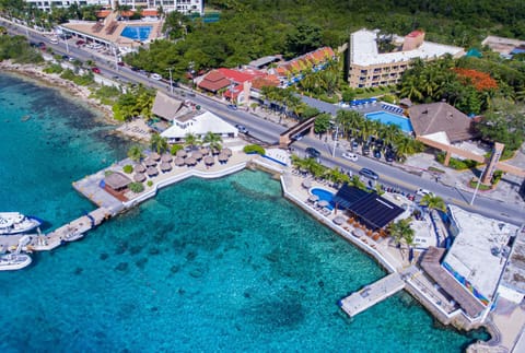 Property building, Beach, Sea view, Swimming pool