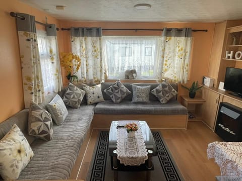 Modern Caravan With Wifi At Seawick holiday park, Clacton on Sea 8 berth Large Decking Campground/ 
RV Resort in Tendring District