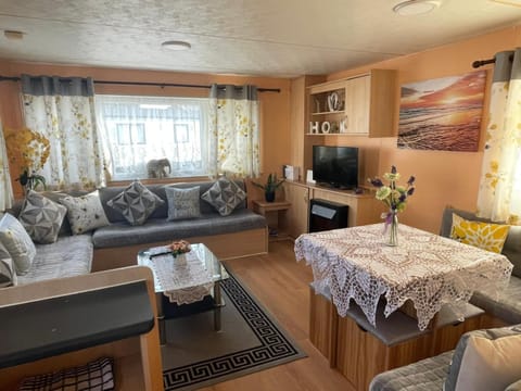 Modern Caravan With Wifi At Seawick holiday park, Clacton on Sea 8 berth Large Decking Campground/ 
RV Resort in Tendring District