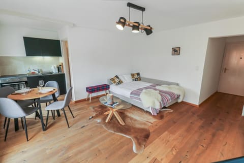 Bed, Living room, Dining area, Bedroom