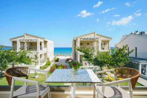 Day, Natural landscape, Garden, View (from property/room), Balcony/Terrace, Beach, Garden view, Sea view
