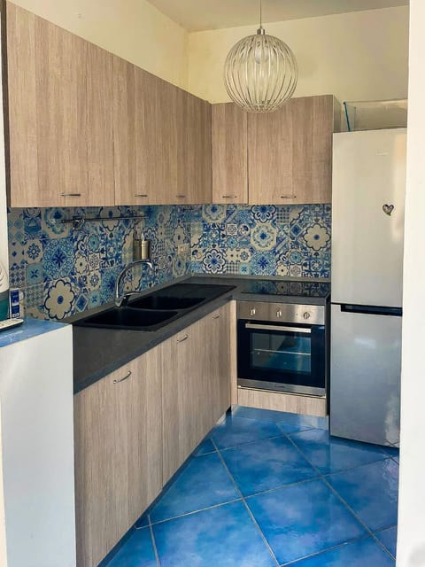 Kitchen or kitchenette, pet friendly, stove, washing machine