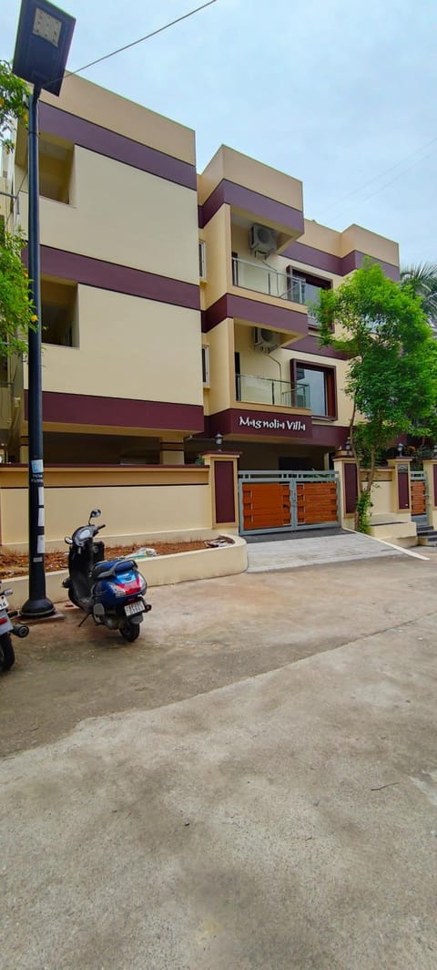 Property building, Street view