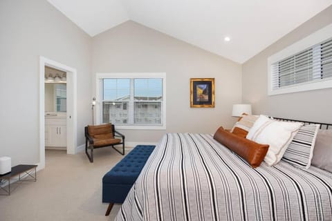 Hot Tub - Saugatuck - Douglas - Luxury Home Sleeps 8 House in Saugatuck