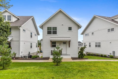 Property building, Facade/entrance, Garden