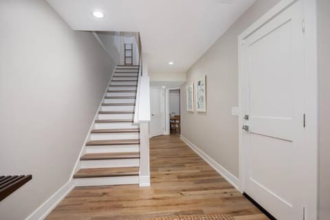 Hot Tub - Saugatuck - Douglas - Luxury Home Sleeps 8 House in Saugatuck