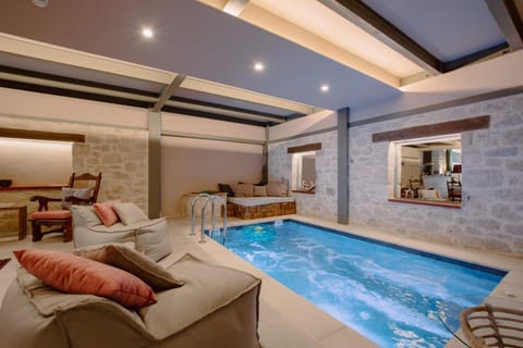 Hot Tub, Internal: Not applicable to any particular room